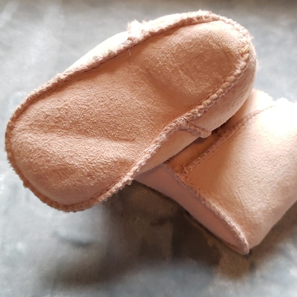 Pale pink uggs booties - Picture 4 of 4
